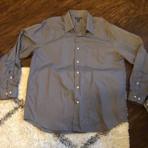Men’s grey button up shirt